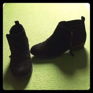 Arizona ankle boots.Side zipper.